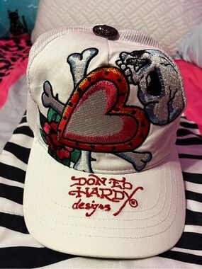 Vintage Ed hardy embroidered hat